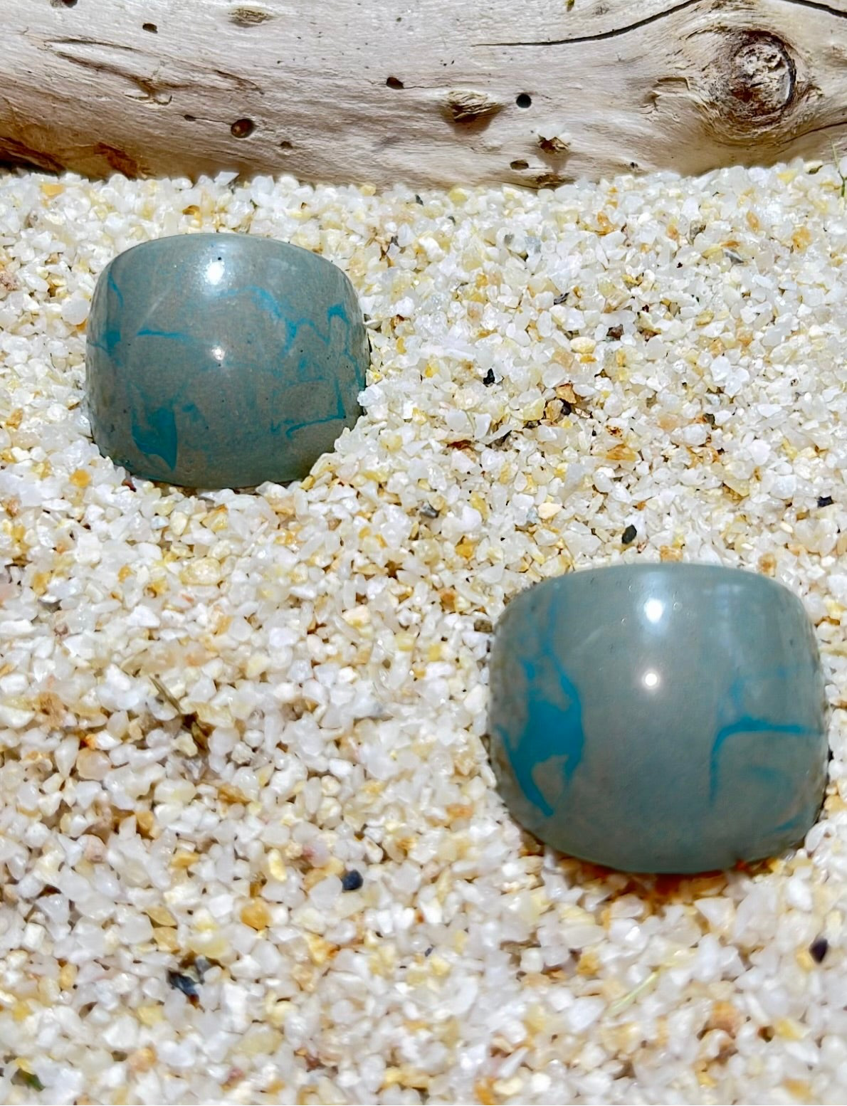MAGNETIC COPPER DOME RING - LITE GRAY WITH BLUE WHISPERS