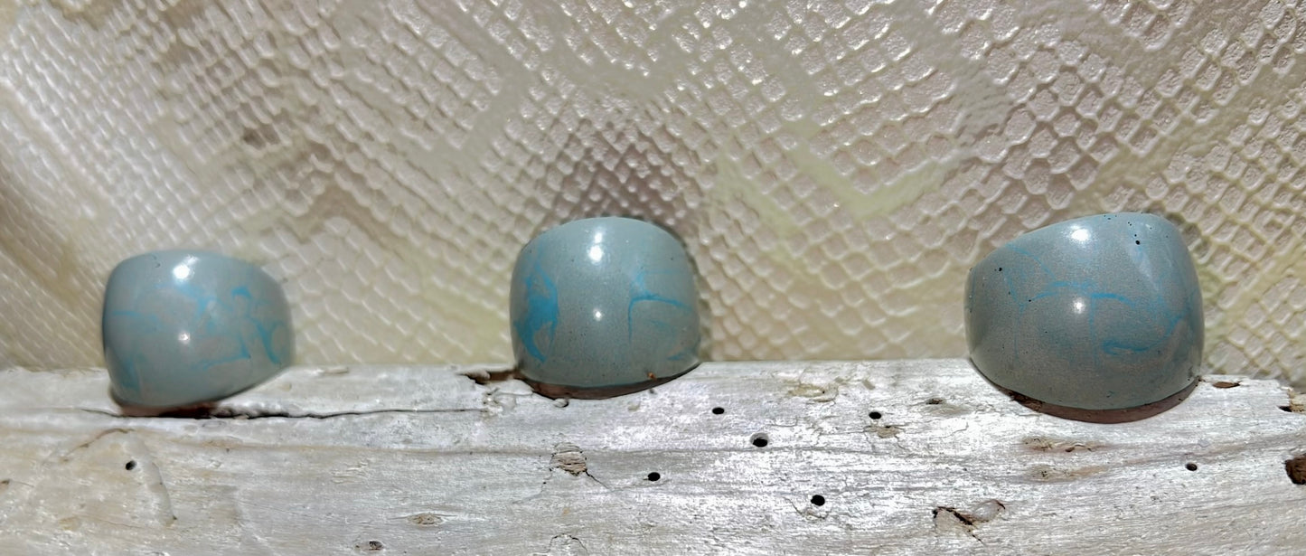 MAGNETIC COPPER DOME RING - LITE GRAY WITH BLUE WHISPERS