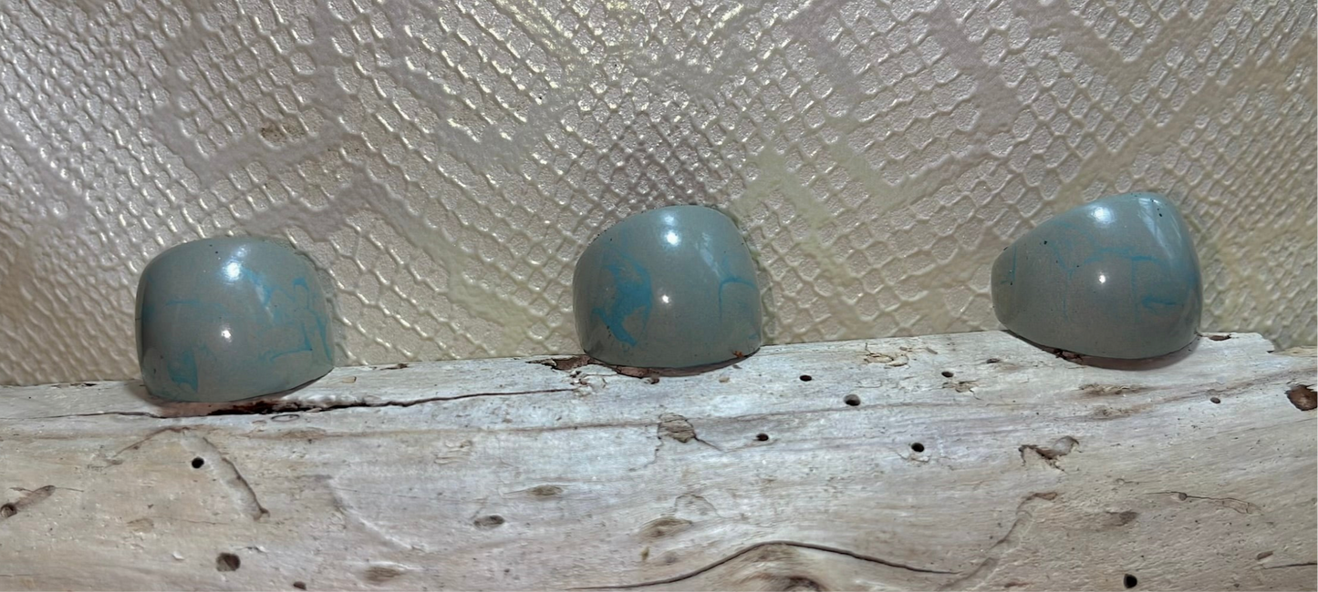 MAGNETIC COPPER DOME RING - LITE GRAY WITH BLUE WHISPERS
