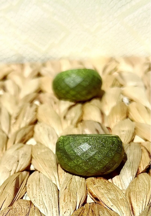 MAGNETIC COPPER BEVELED DOME RING- DEEP GREEN