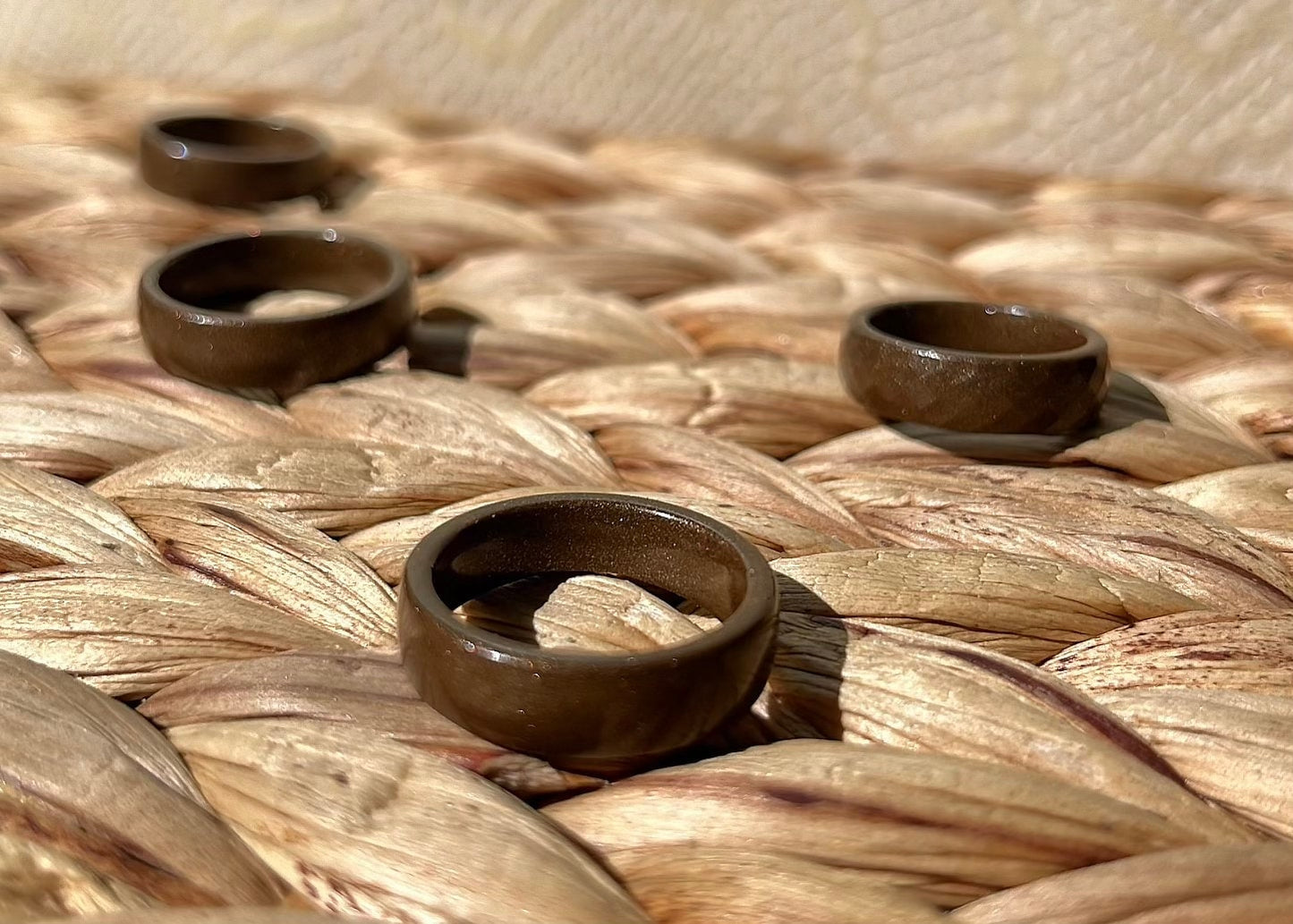 MAGNETIC COPPER 6MM BAND RING - DEEP BROWN
