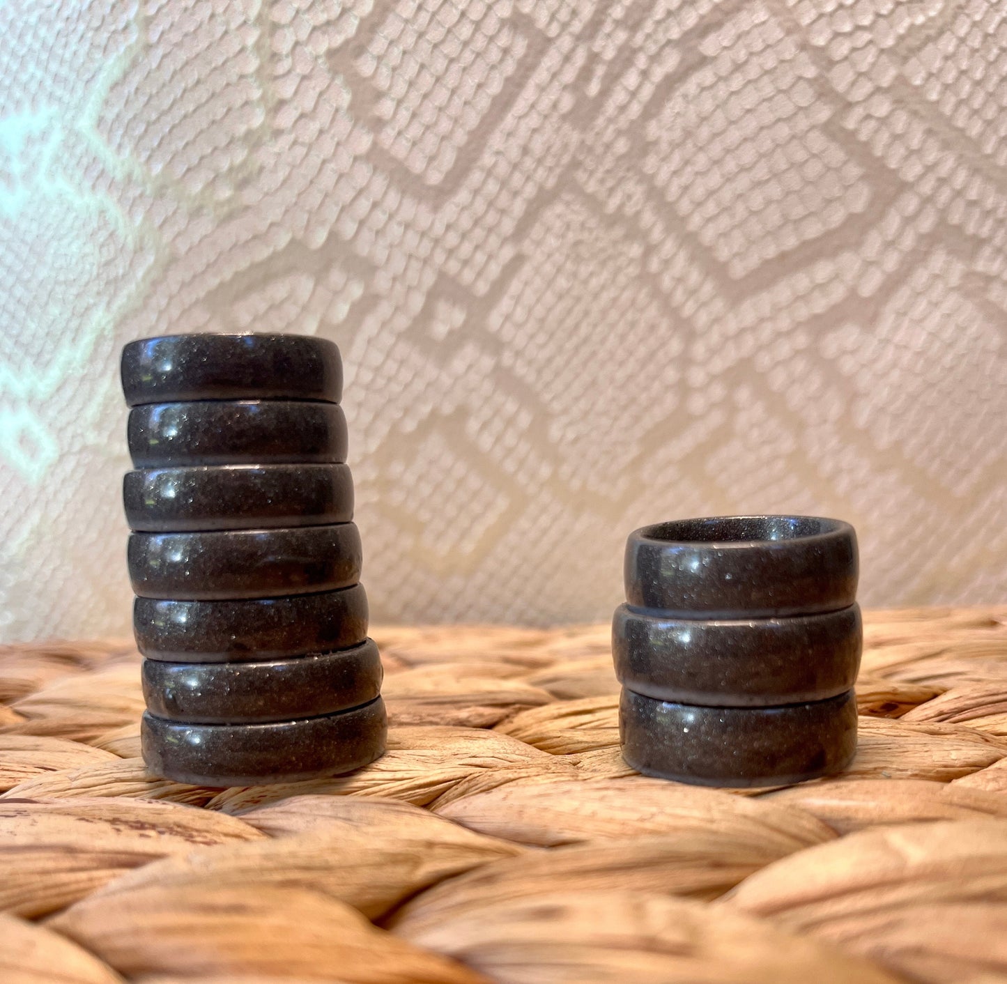 MAGNETIC COPPER 6MM BAND RING - FADED BLACK